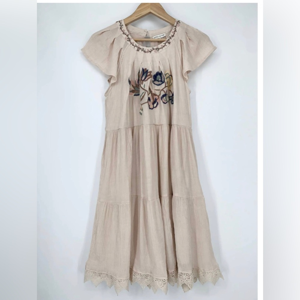 Moon River‎ Floral Embroidered Lace Midi Dress in cream; sz Lg